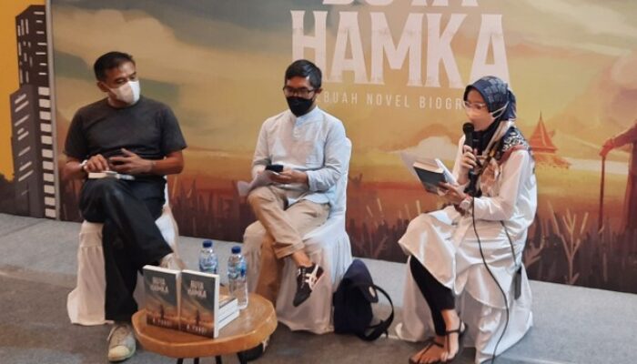 Di Novel Buya Hamka, A Fuadi Angkat Kisah Hamka dengan Bung Karno dan Haji Rasul