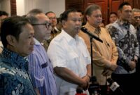 Ketua Umum Partai Gerindra mengumumkan nama Gibran Rakabuming Raka menjadi cawapres yang akan mendampinginya di Pilpres 2024