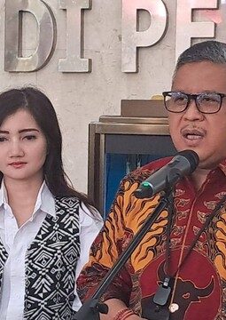 PDIP: Ganjar Blusukan Rakyat Berbondong-bondong, Prabowo Tak Ada yang Datang