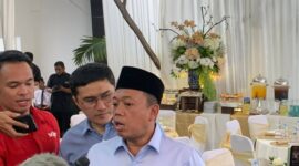 Sekretaris TKN Prabowo-Gibran, Nusron Wahid konferensi pers di Jalan Teuku Cik Ditiro no. 56, Jakarta