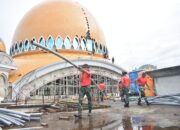 Bakti Tanpa Pamrih, Prajurit Petarung Pasmar 3 Gotong Royong Bangun Masjid Al-Akbar Kota Sorong